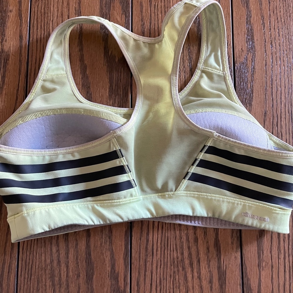 Adidas Preloved sports bra a few marks! - Picture 3 of 5